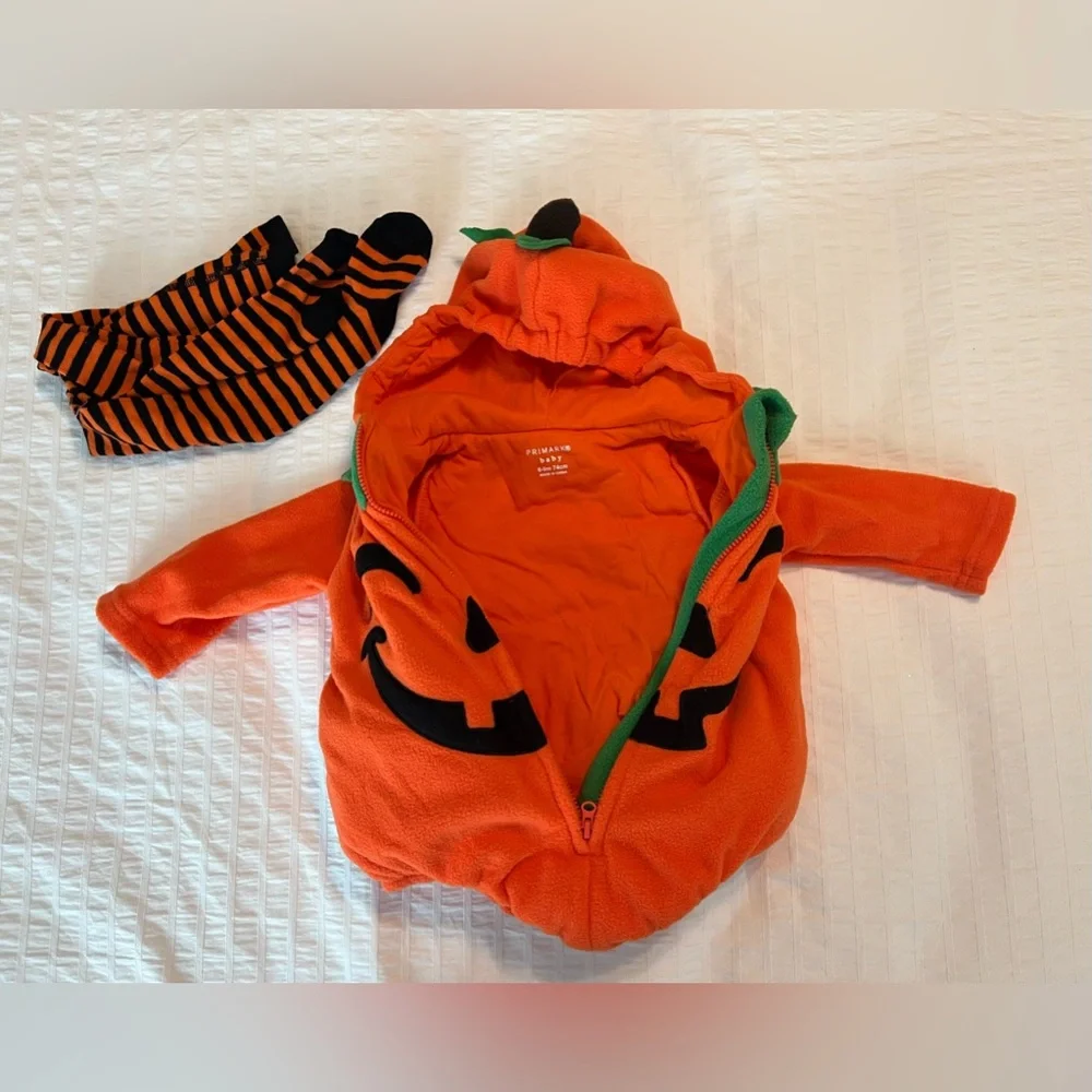 Baby winter Halloween pumpkin costume with striped socks - 6-9 months